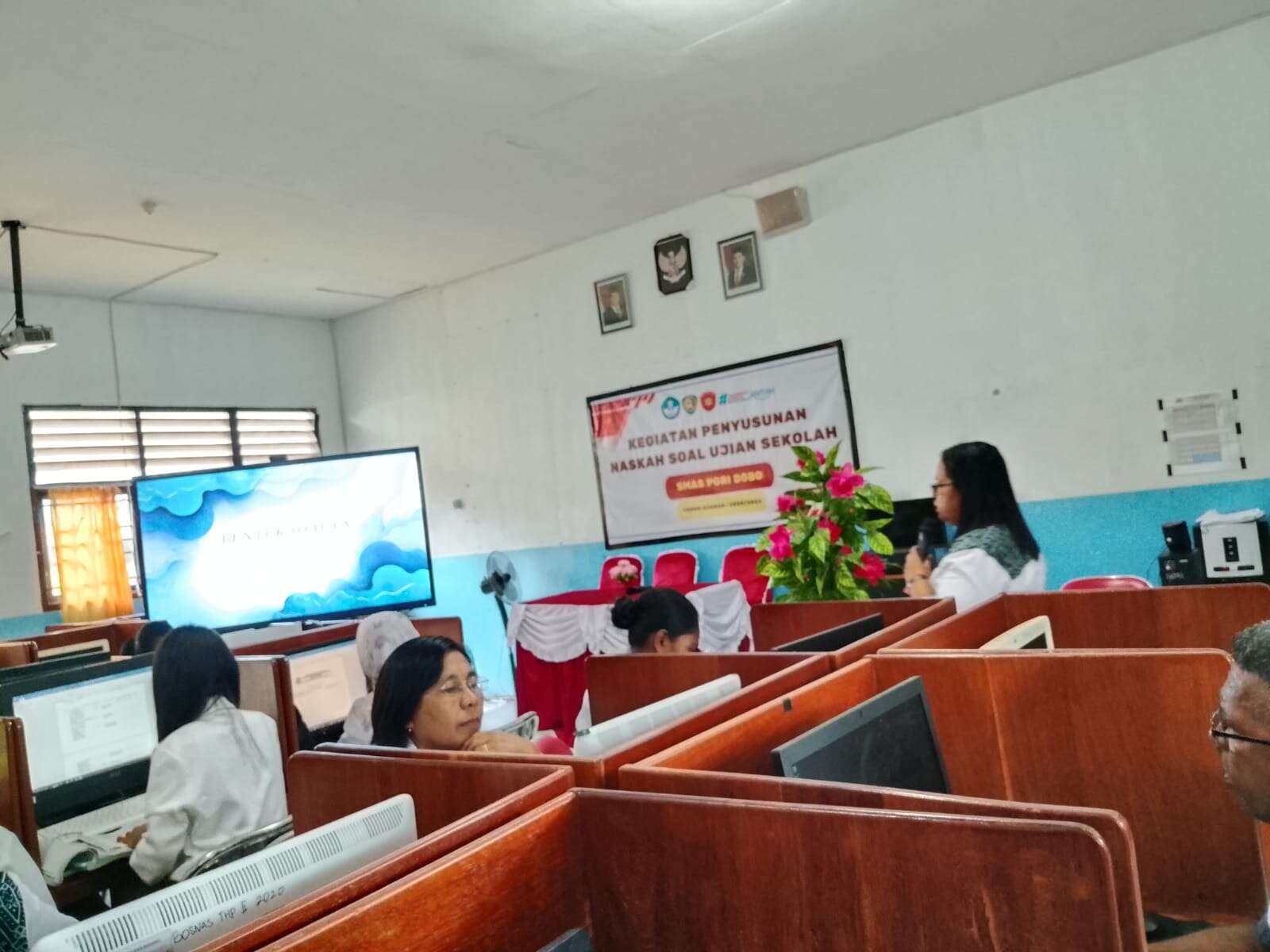 KEGIATAN PENYUSUNAN SOAL UJIAN SEKOLAH KELAS XII TAHUN AJARAN 2025/2026